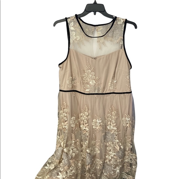 Julia Jordan Formal dress - Picture 3 of 17